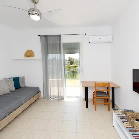 Athina's In Olive Grove Apartament