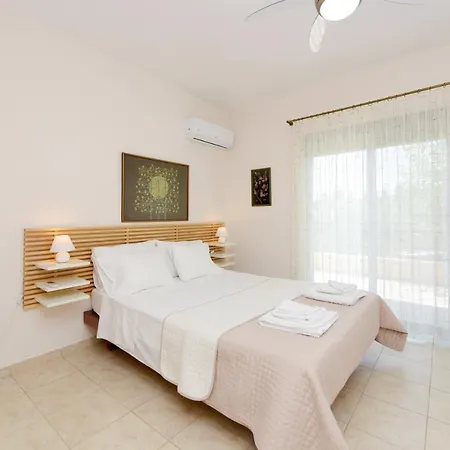 Athina's In Olive Grove Apartman