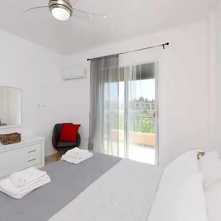 Athina's In Olive Grove Apartment