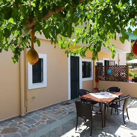 Athina's In Olive Grove דירה