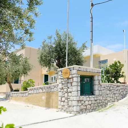 Athina's In Olive Grove פליראקי