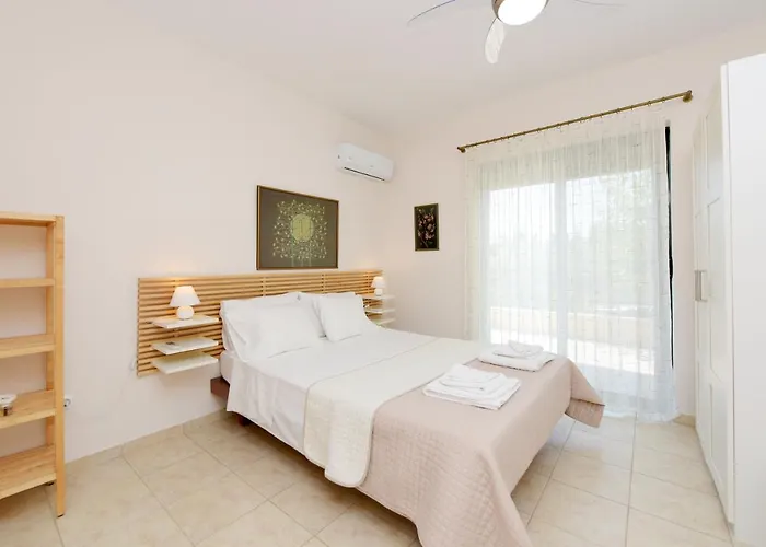 Athina's In Olive Grove Apartamento