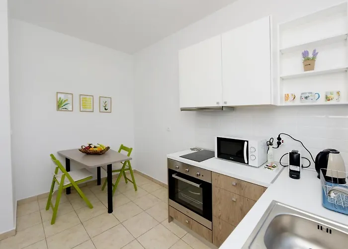 Athina's In Olive Grove Apartamento Faliraki