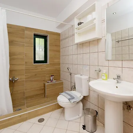 Appartement Athina's In Olive Grove Faliraki